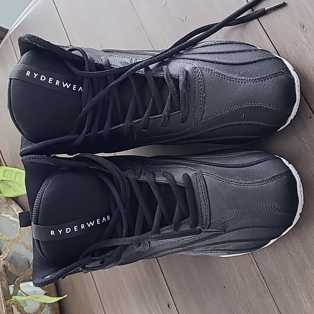 Laura Simpson Ryder wear lifting shoes
